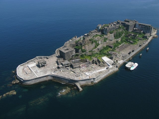 ■【50周年セール】一度は行ってみたい大人気の軍艦島【軍艦島上陸クルーズ半日ツアー付（初日の午後）】お１人様1,000円の館内利用券付 40㎡の広々和洋室指定 朝食付 稲佐山観光ホテル3泊4日2