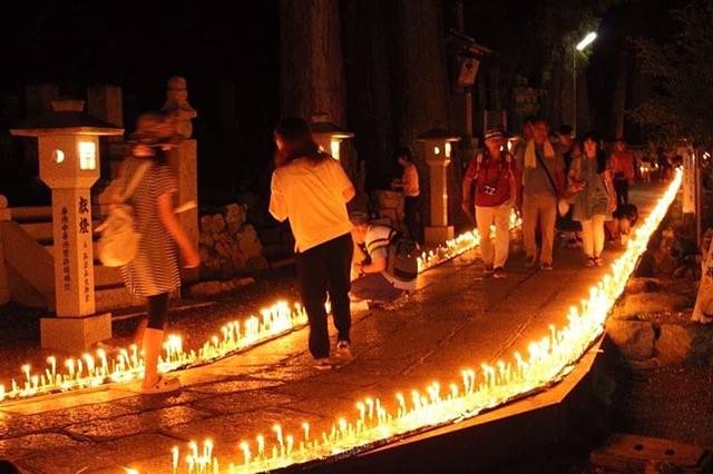 高野山夏の風物詩 幻想的な光の灯路「高野山ろうそく祭り」と「壇上伽藍」ご参拝【久宝寺・近鉄八尾・八戸ノ里・新石切発】1
