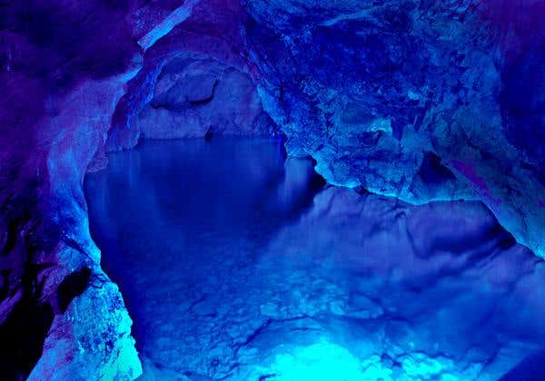 [福岡発] 東洋のナイアガラ原尻の滝と神秘の稲積水中鍾乳洞1