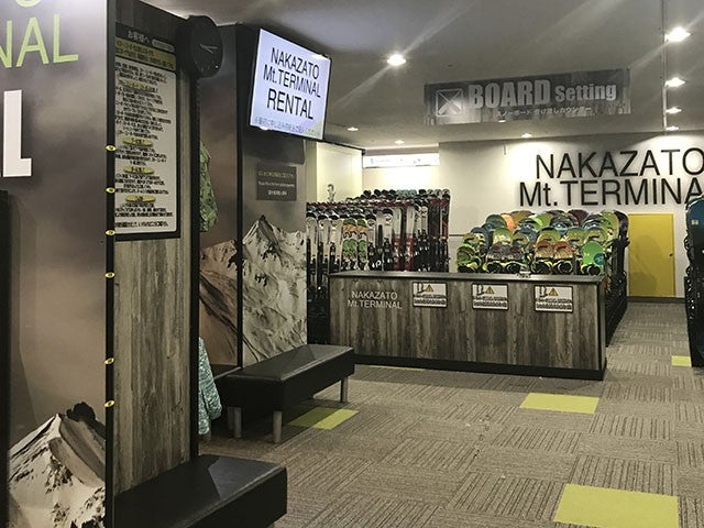 ■●在庫セール【新宿発着Ａタイム】朝発日帰り　湯沢中里スノーリゾート【滞在約6時間-6時間30分】（スキー場直営レンタル店利用）2