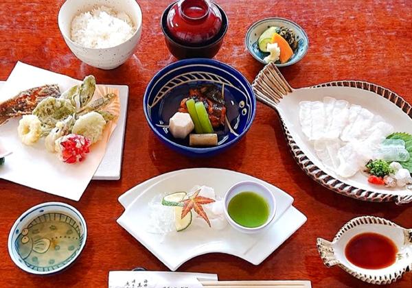 《ダブルシートプラン》日出城下かれい料理と暘谷城址散策とるるパークの花景色1