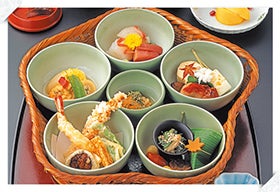 明石　名谷　三宮発
№1832 背割堤の桜と魚三楼の花籠御膳2