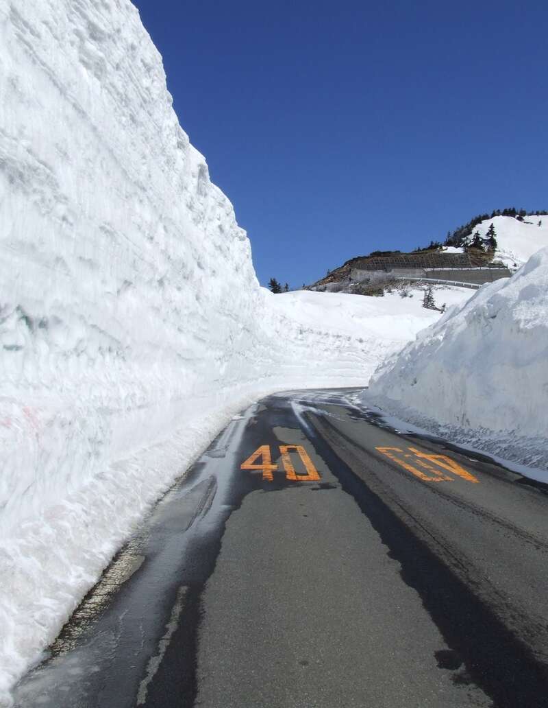 GW！高原温泉リゾートに宿泊！圧巻の雪壁！志賀草津高原ルート「雪の回廊」と花・グルメ・街歩き1