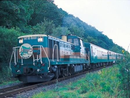 【早90】◆中部国際空港発着！◆【ジャンボマーチ・添乗員同行】往復新千歳空港利用！阿寒湖温泉・知床ウトロ温泉・層雲峡温泉に泊まる夏の北海道ぐるり周遊4日間【四季の花・風景】【世界遺産】2