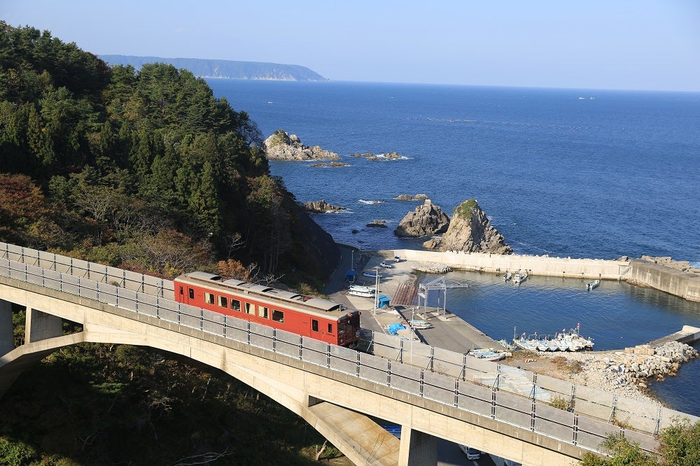 【盛岡発】ふだいの昆布と朝どれ海鮮漬けカケホ丼と三陸鉄道レトロ列車2
