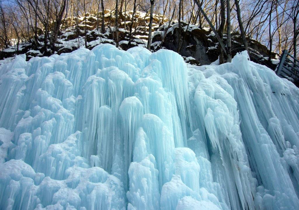 冬の5大絶景！雪の新穂高ロープウェイ・白川郷・飛騨大鍾乳洞＆「氷の渓谷」・高山と奥飛騨温泉郷2日間【近鉄八尾・八戸ノ里・枚方市・JR高槻発】2