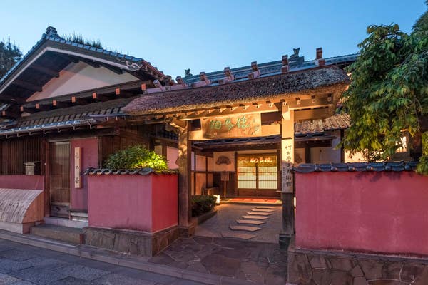 【仙台エリア発】 “黄緑色の宝石”　シャインマスカット狩り食べ放題！と港町・酒田の山居倉庫＆相馬樓（日帰り）3