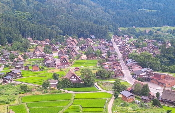 【横浜発】飛騨路ツアー 一度は行きたい！世界遺産白川郷と高山W散策　情緒あふれる飛騨路ツアー1