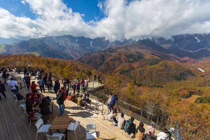 【富山県内発】 【富山県読売新聞愛読者謝恩旅行】標高1289mの空中散歩♪秋色の白馬岩岳マウンテンハーバー と 世界で1つを作ろう! 白馬ガラス・とんぼ玉作り体験 日帰り