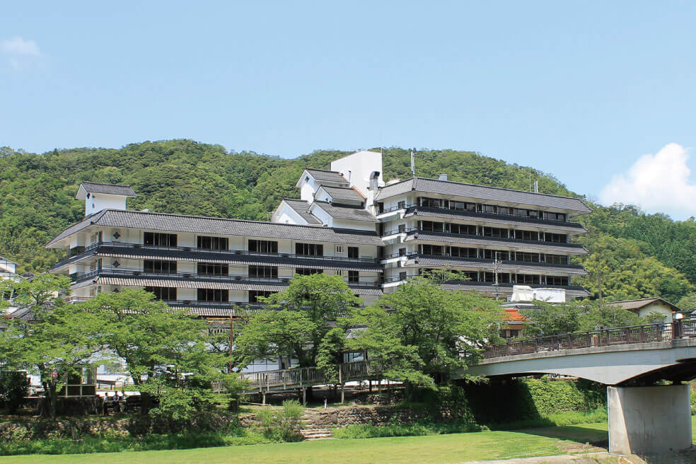 ＜鳥取＞三朝温泉 源泉かけ流しの宿「三朝館」でかにフルコース＆世界屈指のラジウム温泉ご入浴【垂水・名谷出発】2