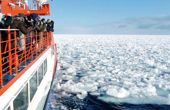 冬の北海道を満喫！乗船流氷クルーズとライトアップしたイルミネーションが幻想的の氷の祭典へ♪新造船・流氷砕氷船『ガリンコ号III・IMERU』と層雲峡氷瀑まつりを楽しむ大満喫日帰りバスツアー【全日程★催行決定】1