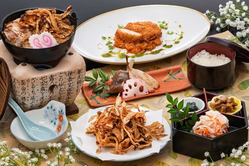 【博多発】秋吉台カルスト台地・秋芳洞・ごぼう麺ランチ・コキア  拍手を拝借！絶景×涼感×絶品！夏おさめの三本締めバスツアー　日帰り3