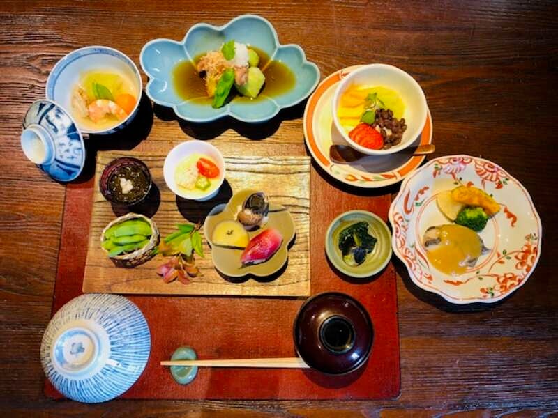 【秋田県内発】 人気の恩返し旅！1泊4食付き！ よみうり大創業祭ミステリー2026　2日間2