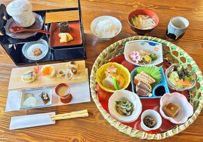 【福岡県助成金付】ぶどう1房と梨約1kgお土産付♪ 調音の滝と浮羽くだもの狩りと白壁の商家レストランで涼かごランチ