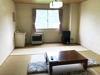 ●夜発バス　【学生限定特別価格】石打丸山　ホテルプレステージ　（2泊4日）