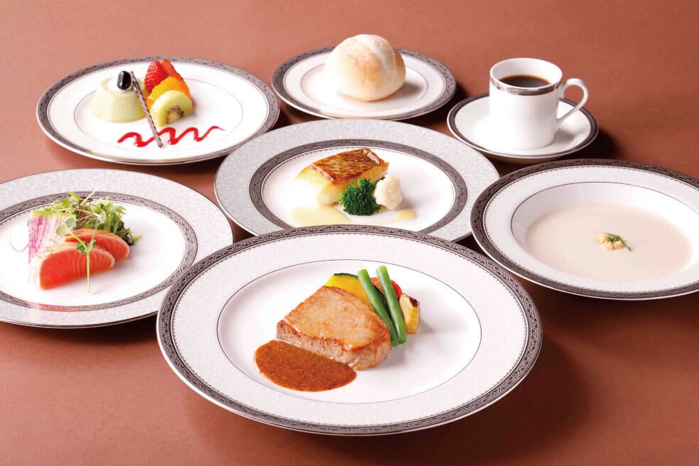 ＜奈良＞「奈良ホテル」で過ごす優雅なお正月＆春日大社・大神神社初詣【垂水・三宮出発】1