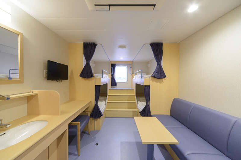 【秋田空港発】 “洋上の動くホテル”4つのフェリー個室船室で航く☆憧れの日本一周クルーズ8日間2