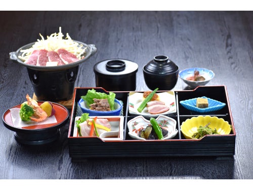【名古屋発】たっぷり3時間半滞在！秋の高山祭＆飛騨牛陶板焼き御膳3