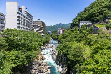 『日光金谷ホテル伝統のフランス料理と渓谷の別荘「鬼怒川金谷ホテル」 2日間』＜四季の華／ゆったり旅＞1