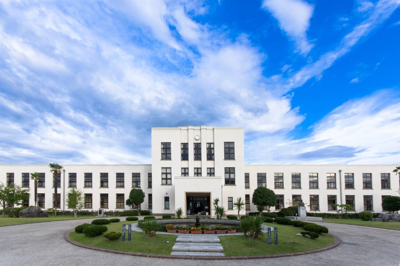 蟹かにカーニバル！本ずわい蟹＆紅ずわい蟹食べ放題！と白亜の教育殿堂「豊郷小学校旧校舎群」＆「多賀大社」【久宝寺・近鉄八尾・八戸ノ里・新石切発】3