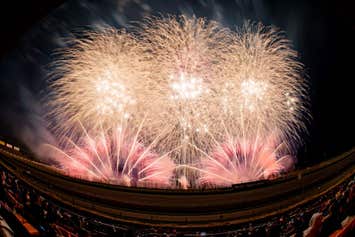 【バスハイク／天神・博多・基山発着／添乗員同行】2026年9月26日(土)発限定！第5回『天空 de HANABI inオートポリス』花火大会 ◇◇総数１０,０００発◇◇大自然の中で浴びる光のシャワー ここでしか体感できない花火大会！目の前で打ち上がる大迫力の世界へ♪★大音響！！ ★大自然！！ ★大迫力！！