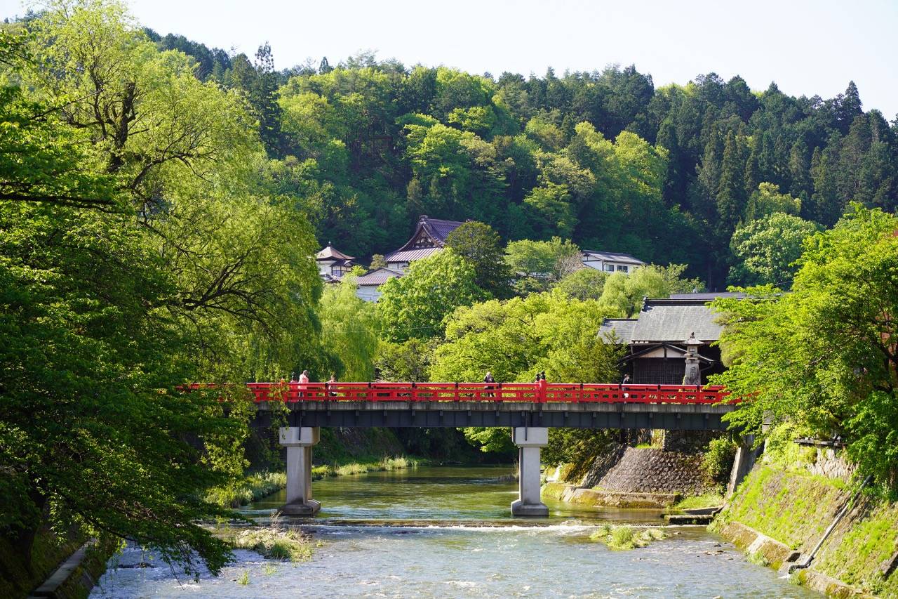 圧巻！雪壁の絶景！大迫力の「雪の大谷」ウォークと白川郷・飛騨高山 2日間【藤井寺・五位堂・橿原神宮・大和八木発】2