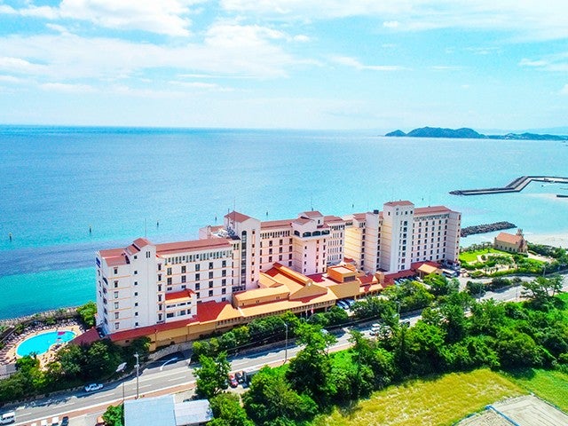 ■〔大塚国際美術館入館券付き〕往復徳島空港利用　全室オーシャンビュー！鳴門海峡と淡路島を見渡す南欧風リゾートホテル　アオアヲナルトリゾート指定（夕朝食付）1泊2日〈レンタカー付き〉1