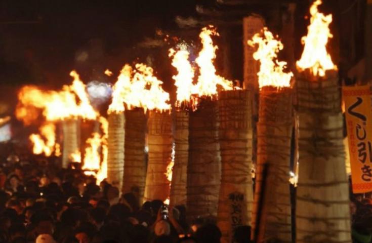 [新宿発]吉田の街が燃え上がる！日本三大奇祭「吉田の火祭り」日帰りバスツアー。本場山梨で旬のぶどう狩り＆富士山麓での入浴も！3