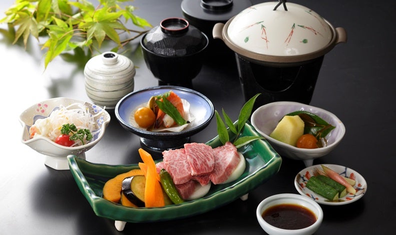 【直方・小竹・新飯塚・飯塚発】 シャインマスカット＆ぶどうのお持ち帰り！和彩はな蓮で佐賀牛を食す旅の残暑見舞いバスツアー　日帰り1