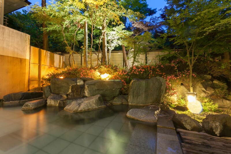 【徳島空港発】 草津温泉・四万温泉・世界遺産富岡製糸場　３日間1