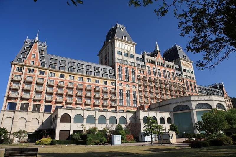 【新大阪・新神戸・岡山・広島駅発】 天然温泉付きオフィシャルホテルに宿泊!ハウステンボス「光の王国」と軍艦島上陸クルーズ、たっぷり長崎３日間1