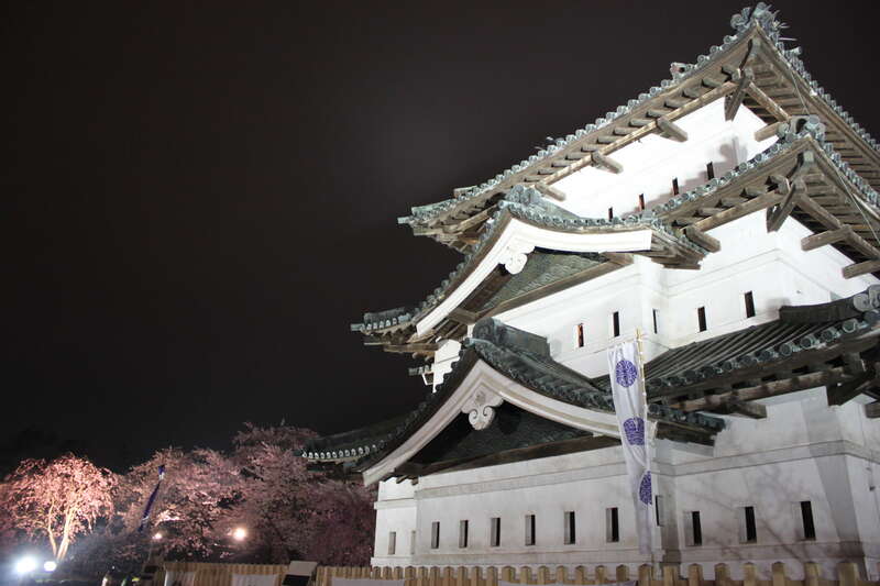 【羽田空港発】 絶景のローカル線「五能線」と雪の回廊 東北二大桜・弘前公園 夜桜ライトアップと角館（３日間）2