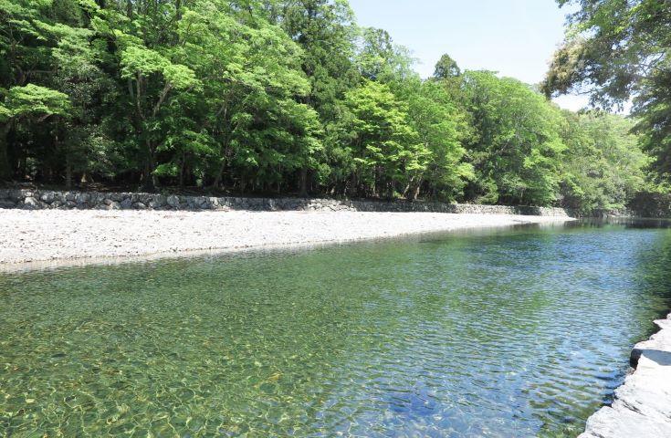 [名古屋発]日本最高位の神社「伊勢神宮」を外宮から内宮参拝＆夫婦岩で有名な二見興玉神社も参拝＆お食事は伊勢うどんと手こね寿司のご当地名物をご堪能！3