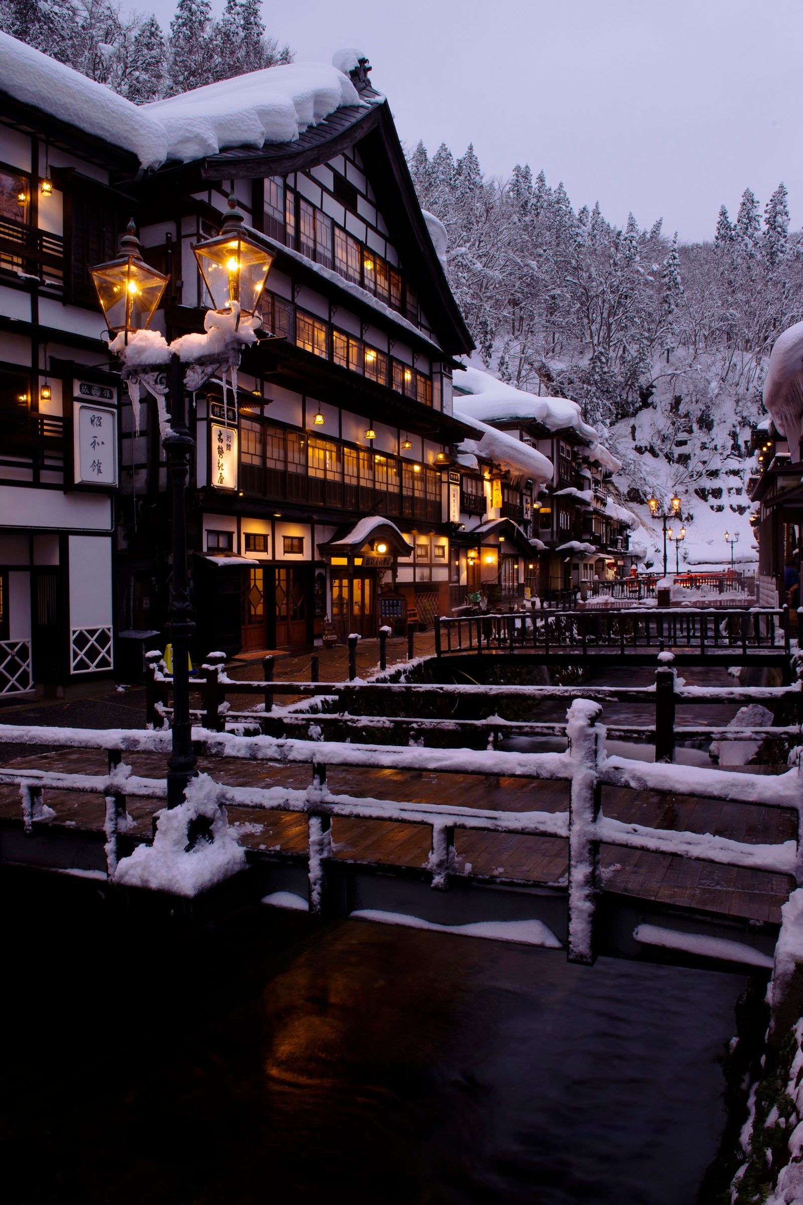 【仙台エリア発】 雪化粧のノスタルジックな銀山温泉とこたつ舟で楽しむ最上川舟下り（日帰り）1