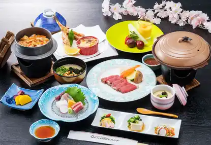 【防府・新山口発】シャインマスカット&梨のお土産付き!絶景リゾートホテルで味わう潮彩ランチと響灘を望む絶景神社 日帰り
