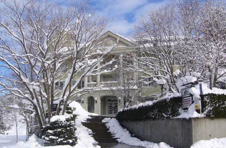 [東京/新宿発]【往復バスで行く】夜発 「苗場スプリングスホテル」 車中1泊現地1泊3日【滞在中リフト券付】！レンタルセット＆ウェア付【夕食・翌朝食付】1