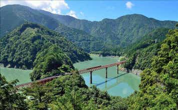 【近鉄（大阪難波駅～大和八木駅）発】 《近鉄特急ひのとり利用》連休出発！富士山眺望絶品旅・～大井川鐵道秘境駅と富士山麓ローカル鉄道『岳南電車』２日間