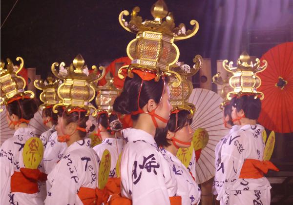 【福岡発着】特別観覧席付 / 幻想の山鹿灯籠まつりと藤山の梨狩り2個お土産付♬1