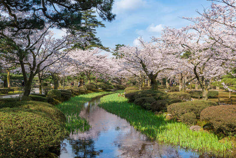 【青森県・新幹線駅発】 春の金沢城公園・兼六園と 世界遺産 白川郷・飛騨高山・永平寺・下呂温泉（３日間）2