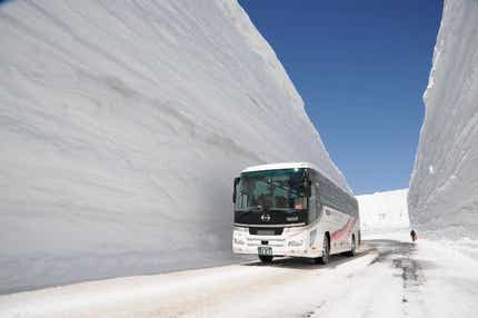 【大阪駅・新大阪駅・高槻駅・京都駅・敦賀駅発】雪の大谷・立山黒部アルペンルート・黒部峡谷鉄道トロッコ列車と上高地&飛騨高山・宇奈月温泉3日間