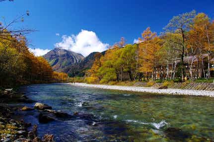 【青森空港発】 紅葉絶景巡り 「上高地」 「昇仙峡」 と限定許可車両でしか行けない秘境「高瀬渓谷」紅葉見物 3日間