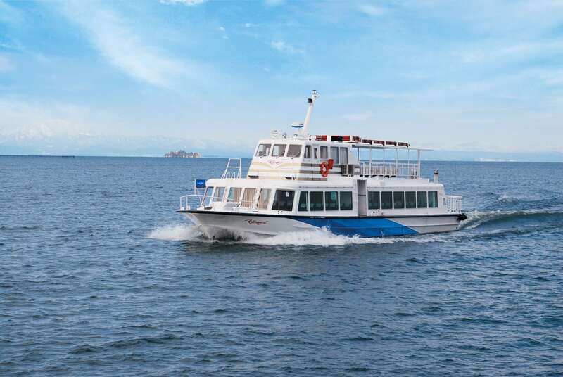 【和歌山駅東口発】 びわ湖に浮かぶ神秘の島「竹生島」と近江牛すき焼き膳　日帰り2