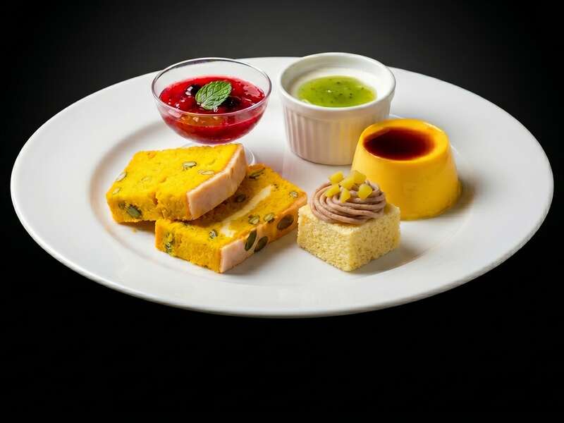 【神奈川県内・町田発】 茨城県食材×地元の本格洋食店 数量限定ポルチーニ茸ソースのハンバーグと秋の彩りビュッフェ♬ 国営ひたち海浜公園・赤の絨毯ぽこぽこ「コキア」　日帰り2