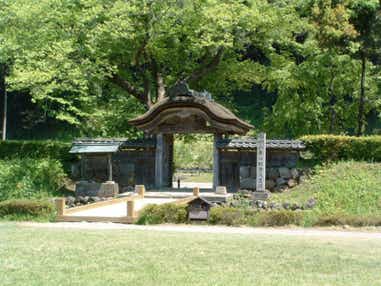 【松山・新久米・東温北方・小松・川之江発】〈日本100名城めぐり〉北陸の日本100名城・続100名城めぐり ３日間