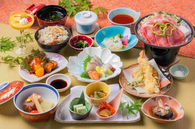 【直方・小竹・新飯塚・飯塚発】 期間限定一般開放！久留米世界つつじセンター・星野天空のシャクナゲ園・中山の大藤　３つの春花と全12品豪華会席　日帰り1