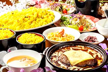 【山梨でフルーツ三昧！/千葉駅・津田沼・松戸発】初物高級シャインマスカット＆国産メロンとブルーベリー食べ放題！さらに人気の甲州桃狩りも食べ放題！3