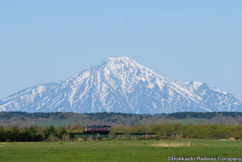 【山形空港発】 観光列車急行「花たびそうや」号で行く！利尻・礼文・宗谷岬（4日間）1