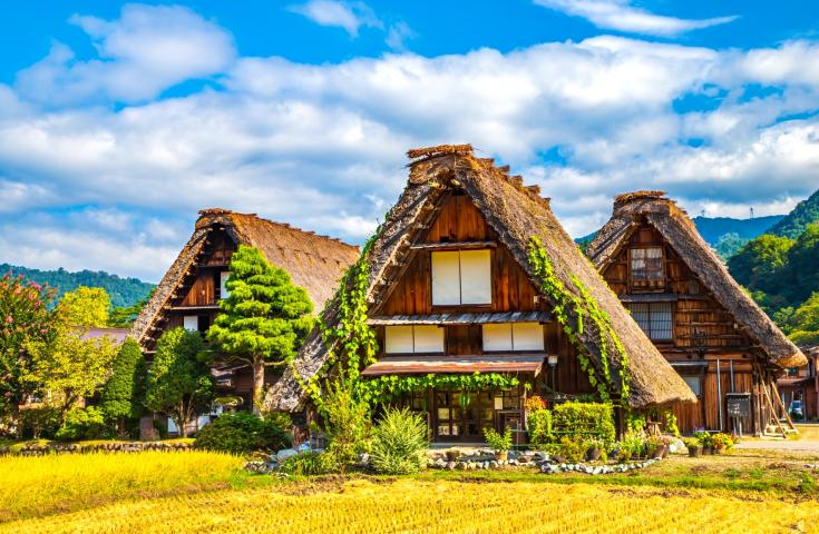 [名古屋発]日本の古い町並みがの多く残る高山とユネスコ世界遺産登録の白川郷へお立ち寄り 黒毛和牛神戸牛しゃぶしゃぶ御膳の昼食付！最高級ランク「A5」世界的にも有名な黒毛和牛！歴史的文化探訪の日帰りツアー(英語ガイド付)1