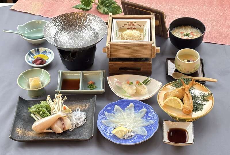 【大分・かんたん・北浜・別府発】 秋の青海島遊覧とふぐorカニ！？選べる昼食！長門湯本紅葉の階段＆太寧寺をめぐる山口秋絵巻　日帰り　2