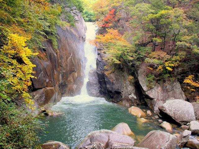 ■【山梨】秋色の『御岳昇仙峡』散策×光と影の魅惑の世界『影絵の森美術館』＆人気の『桔梗信玄餅の詰め放題』＆特製ビーフシチューのランチ♪1